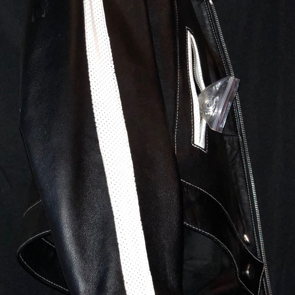 Bebe Genuine Leather - Picture 5 of 8